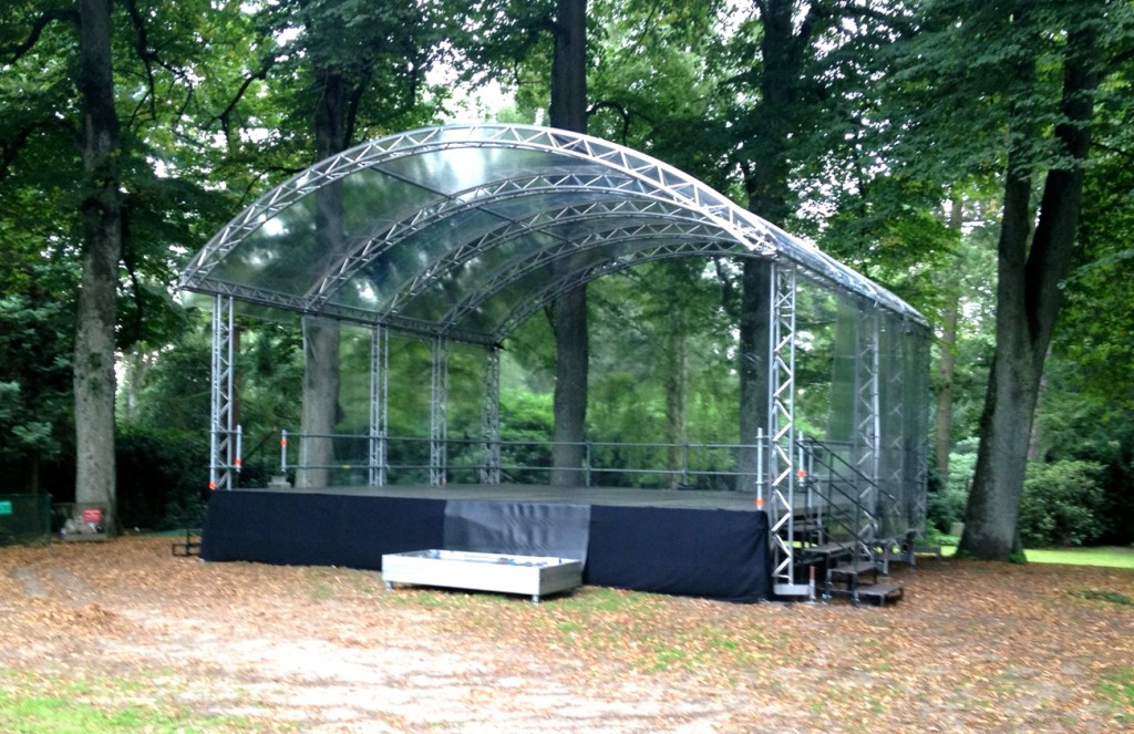 Litestage Bühne mit transparentem Dach