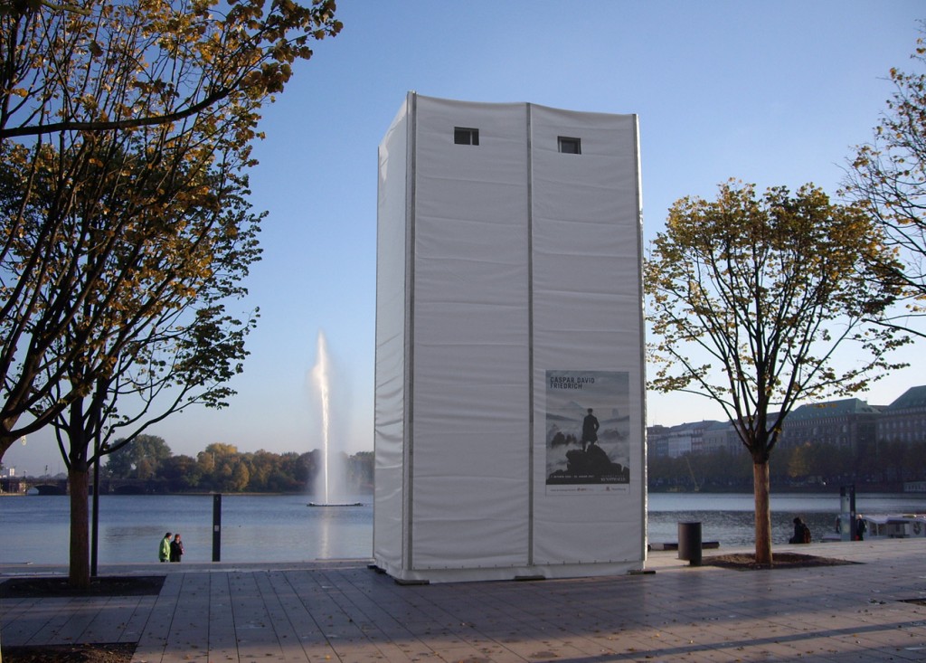 Tower für grossformatige Dia Projektoren bei einer Caspar David Friedrich Präsentation auf dem Alsterhaus in Hamburg