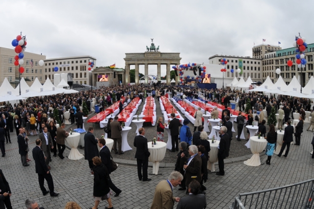 Pariser Platz Berlin - Einweihung der amerikanischen Botschaft Berlin