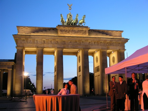 Tafel der Demokratie Berlin - Brandenburger TorTafel der Demokratie Berlin
